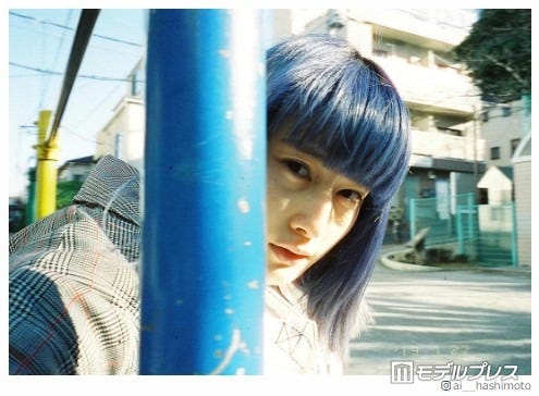 橋本愛 ピンク髪 から 青髪 に変貌 女神降臨 美しすぎ と話題に モデルプレス 橋本愛 ピンク髪 から 青髪 に変貌 女神降臨 美しすぎ と話題に モデルプレス