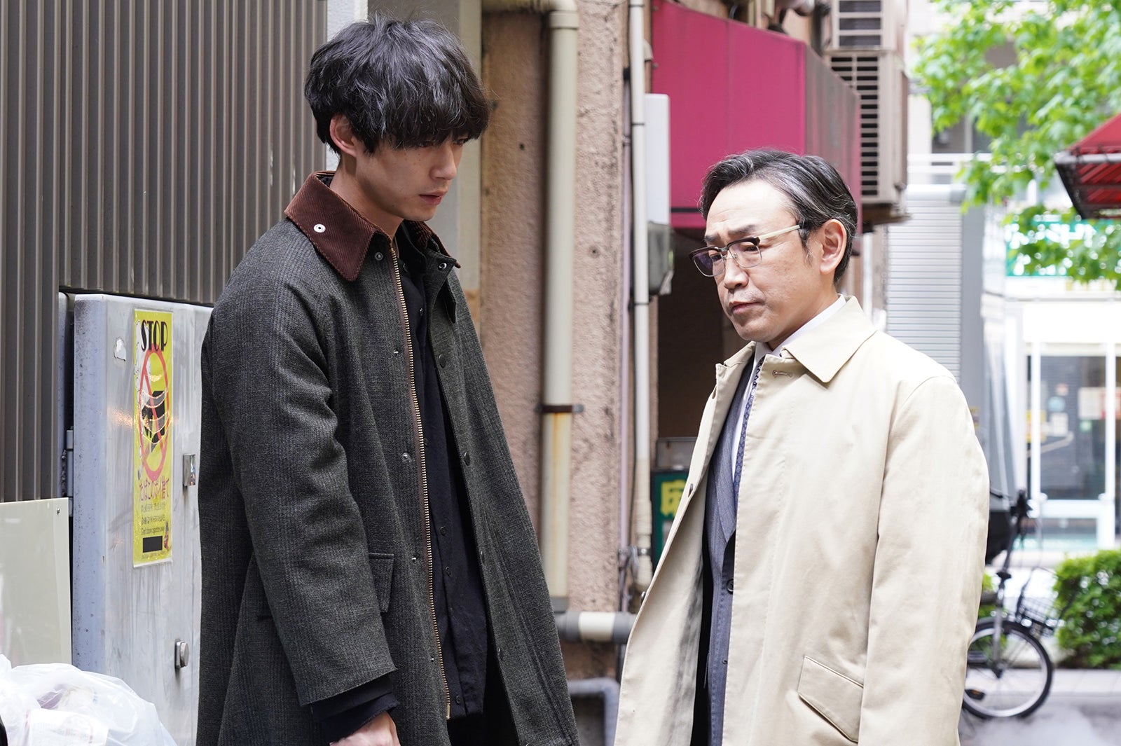 （左から）坂口健太郎、石井正則／「競争の番人」第9話より（C）フジテレビ