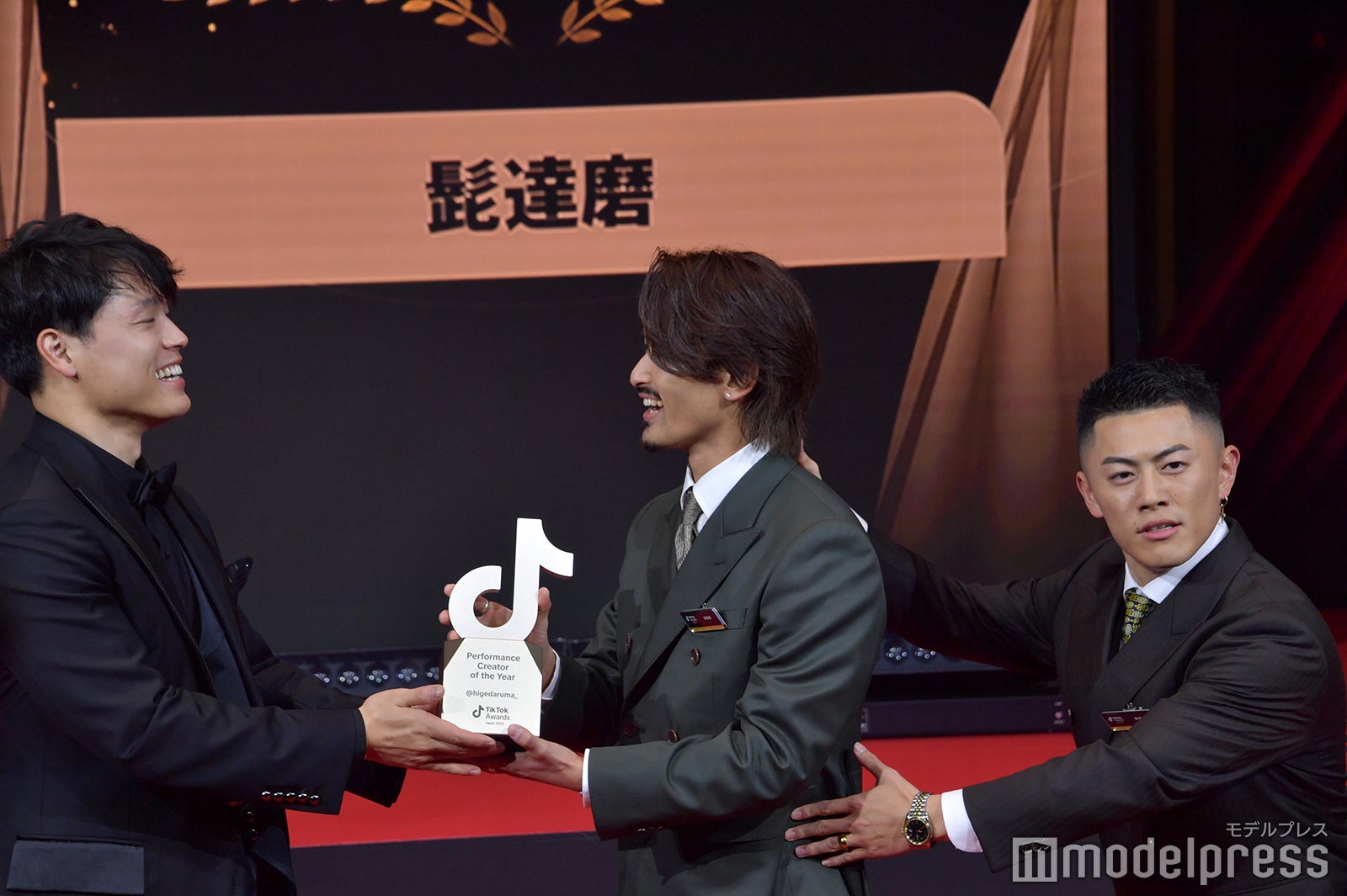 バヤシ、髭達磨（C）モデルプレス