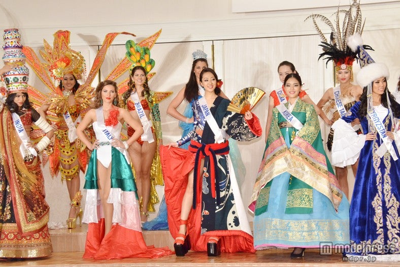 第53回2013ミス・インターナショナル世界大会に出場する各国と地域の代表者たち