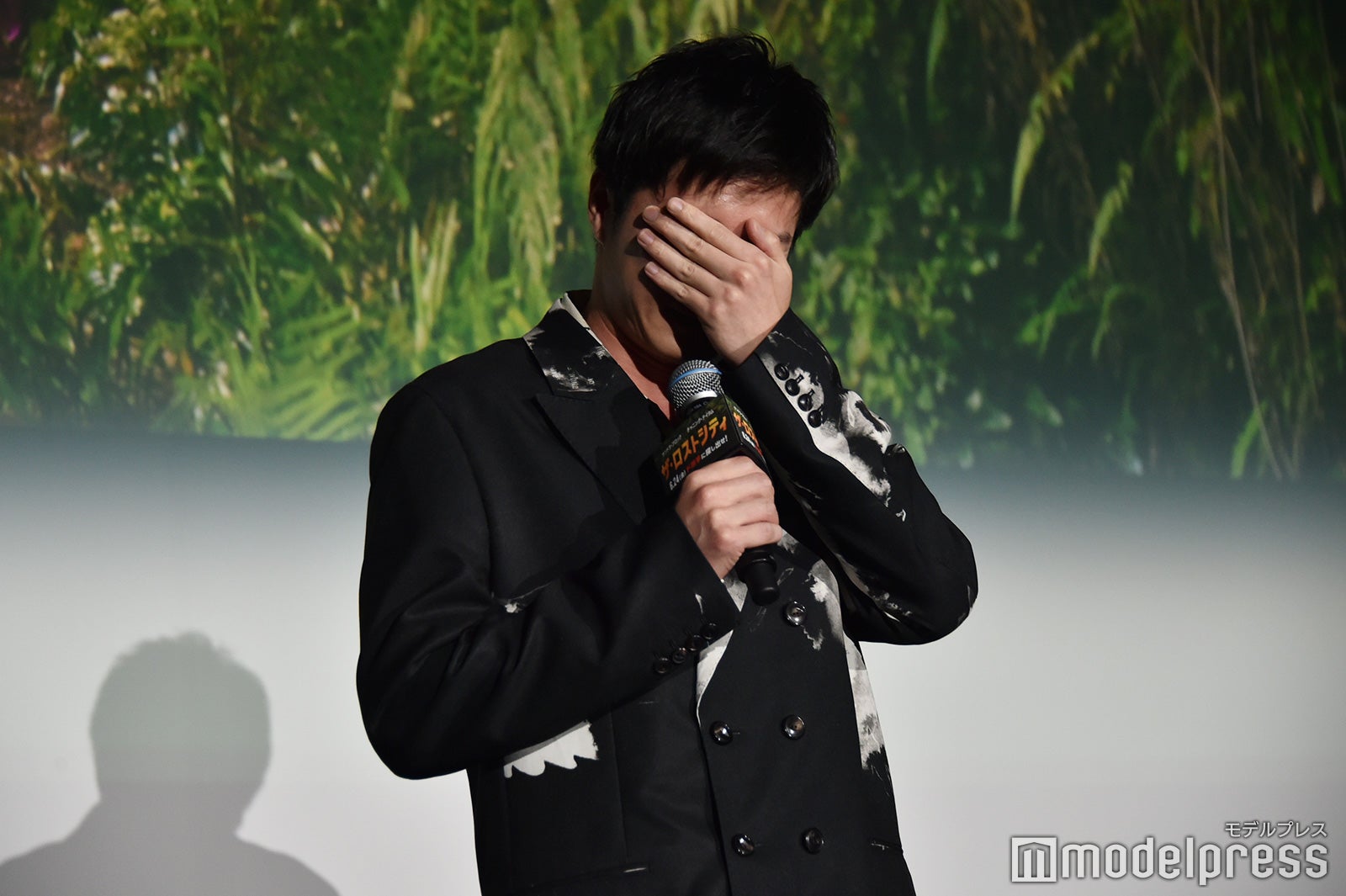 自分のボケに恥ずかしくなる田中圭（C）モデルプレス