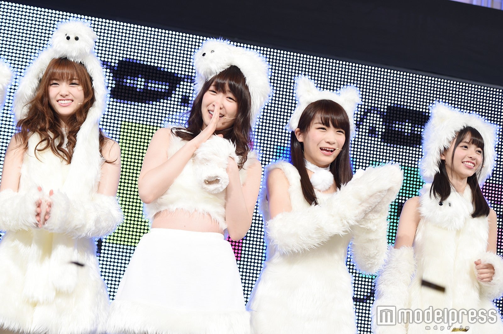 松村沙友理、高山一実、秋元真夏、齋藤飛鳥（C）モデルプレス