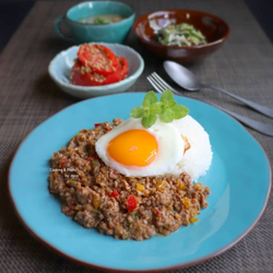 バジルなし!でもおいしい「なんちゃってガパオライス」の作り方