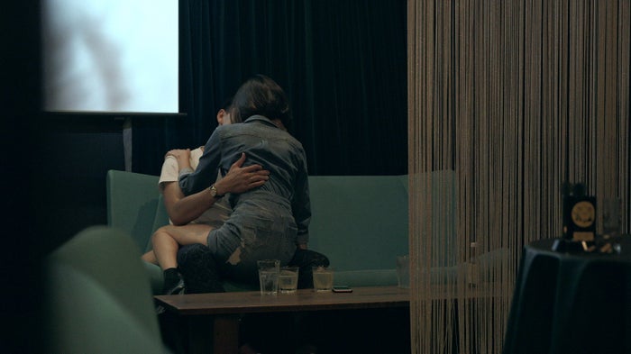 新たなキスの相手は?「TERRACE HOUSE OPENING NEW DOORS」(C)フジテレビ/イースト・エンタテインメント