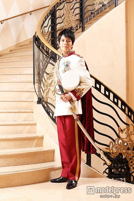 プリンス・チャーミングをイメージしたタキシード(C)Disney