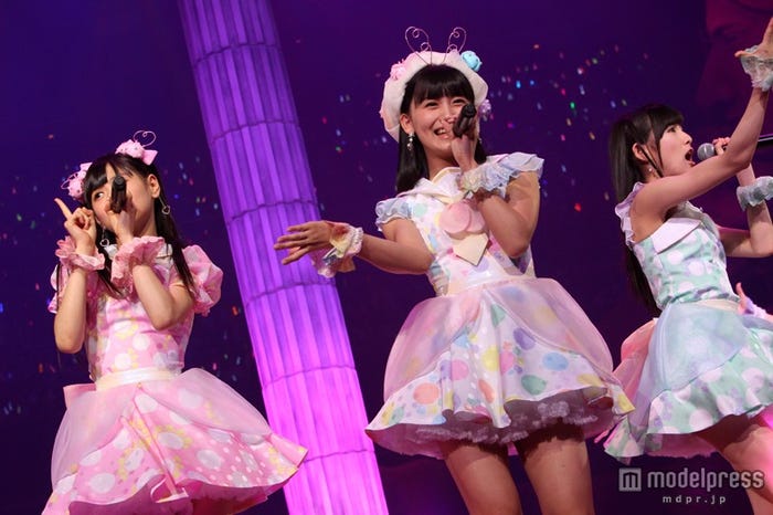 新ユニット・てんとうむChu!による「君だけにChu!Chu!Chu!」(C)AKS