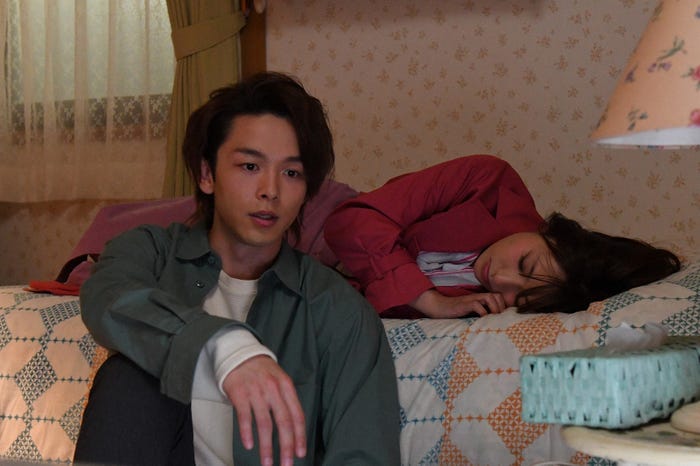 中村倫也、深田恭子/「初めて恋をした日に読む話」第5話より(C)TBS
