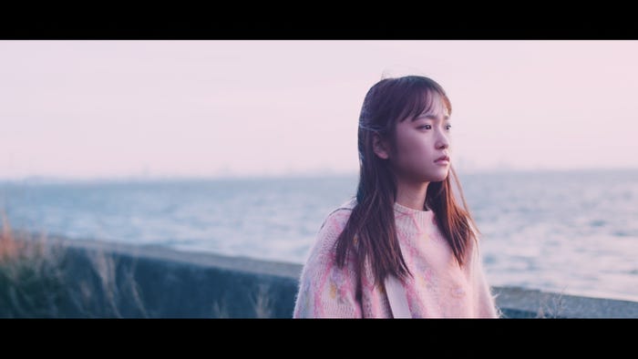 川栄李奈/絢香『サクラ』MVより(画像提供:avex)