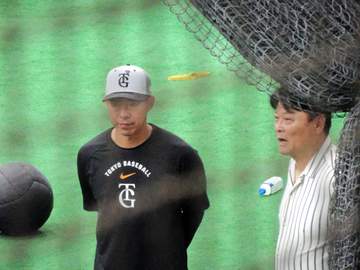 巨人・橋上監督代行が異例の3軍視察 24日の雨天中止でできた時間を有効活用 残留中の吉川とも会話