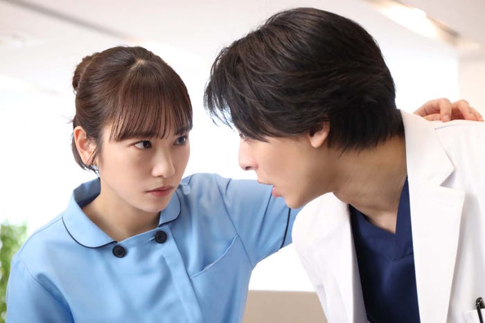 川栄李奈、高杉真宙「となりのナースエイド」第4話より(C)日本テレビ