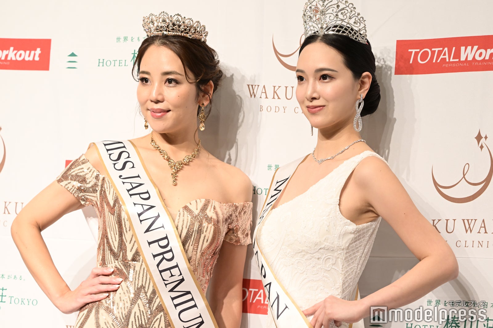 上原麻里さん、小嶋栞さん （C）モデルプレス