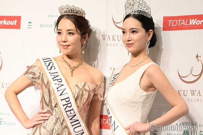 上原麻里さん、小嶋栞さん (C)モデルプレス