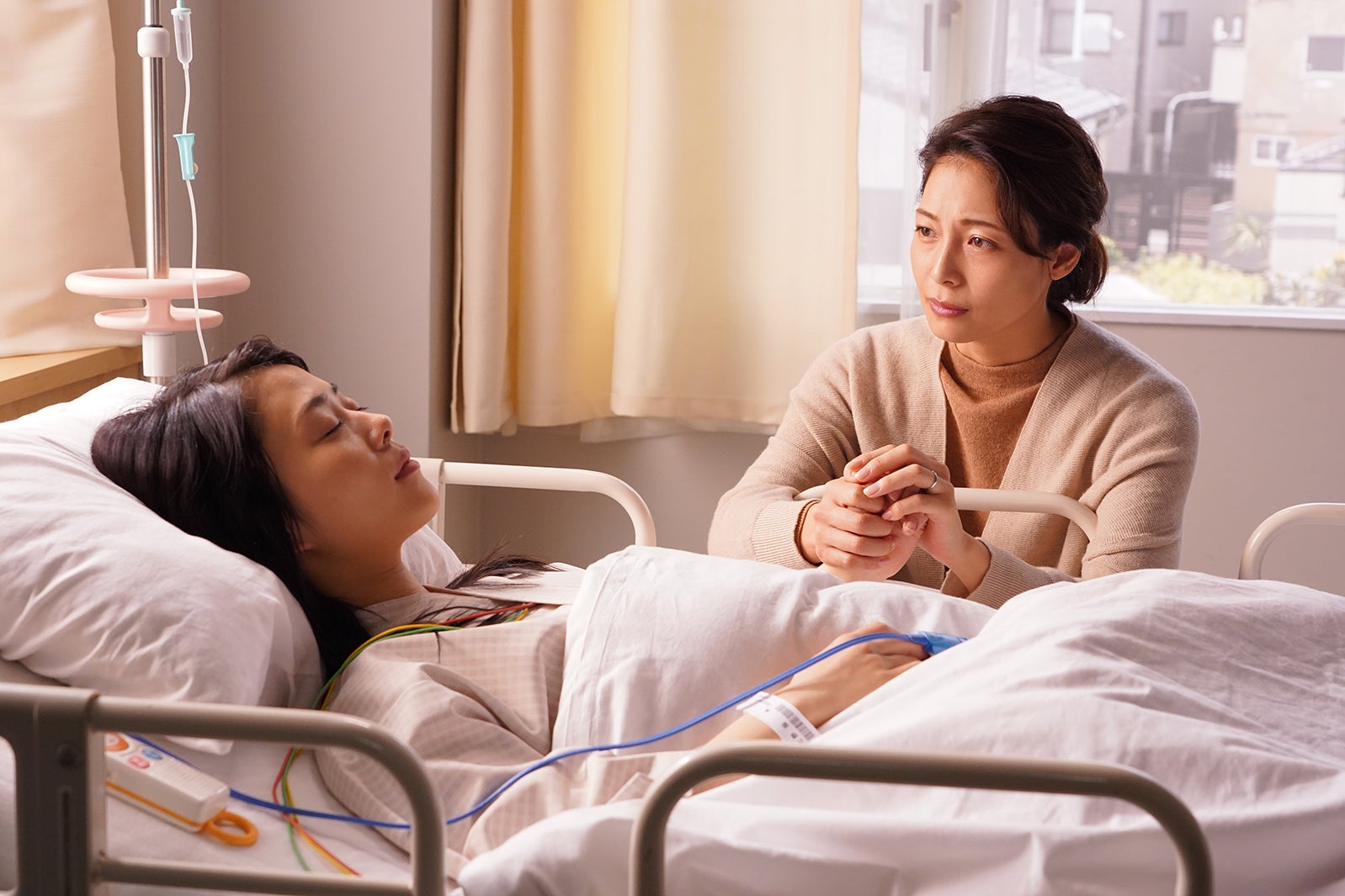 高畑充希、相武紗季／「同期のサクラ」第6話より（C）日本テレビ