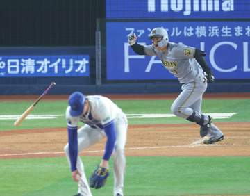 DeNA 九回にレイノルズがまさか 15試合ぶりの失点で48試合目にして来日初黒星 終盤に2点差ビハインド追い付くも…3連敗で2カードぶり負け越し