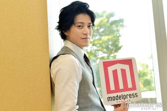 小栗旬(C)モデルプレス