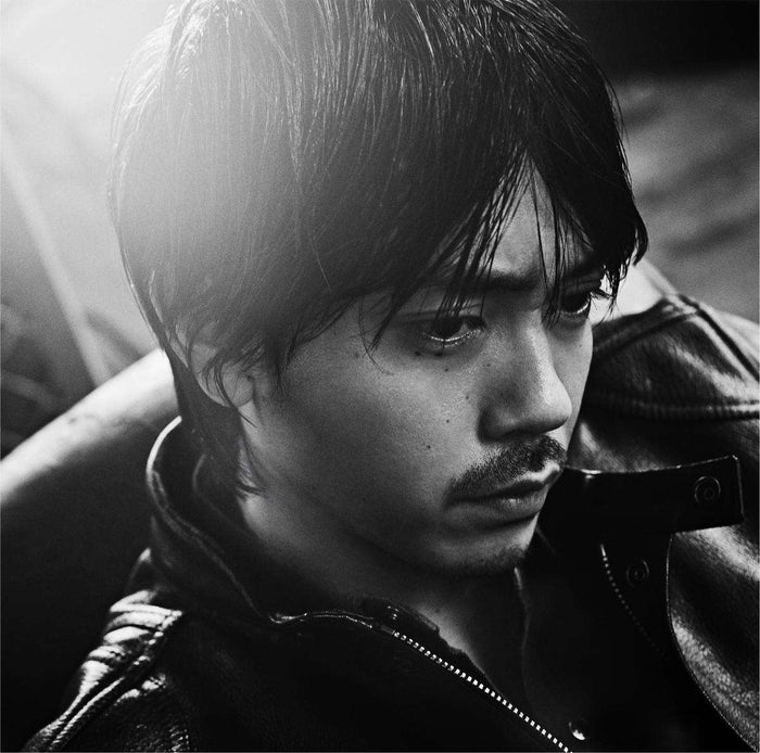 青柳翔1stシングル「泣いたロザリオ」(10月26日発売)初回盤