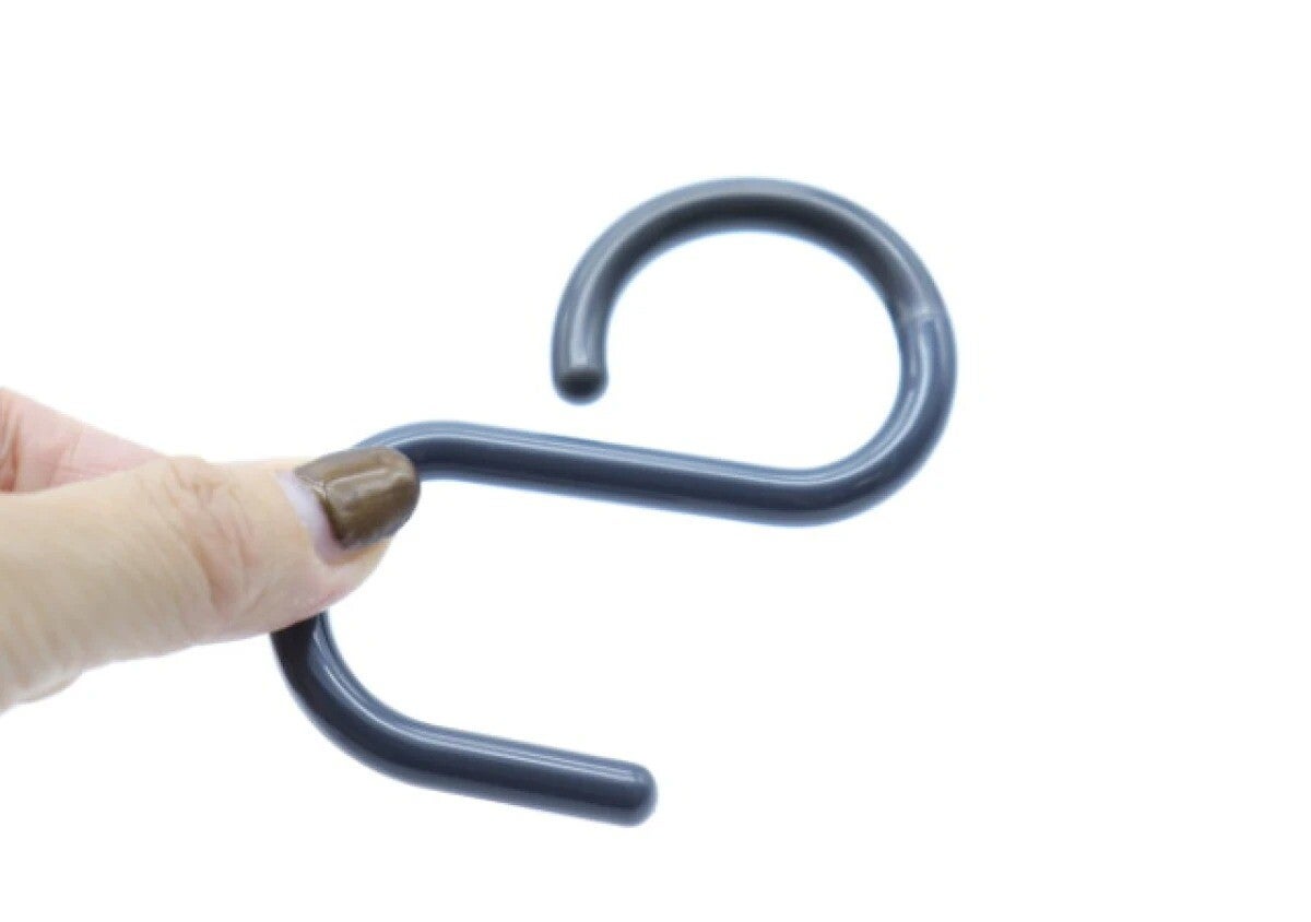 家中の収納で大活躍！思わず驚く100均アイデアフック