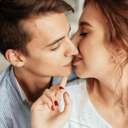 まるで夢みたいだ 男が 憧れるキスのシチュエーション って モデルプレス