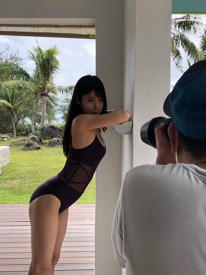 染野有来/「週刊ヤングマガジン」16号オフショット(画像提供:所属事務所)