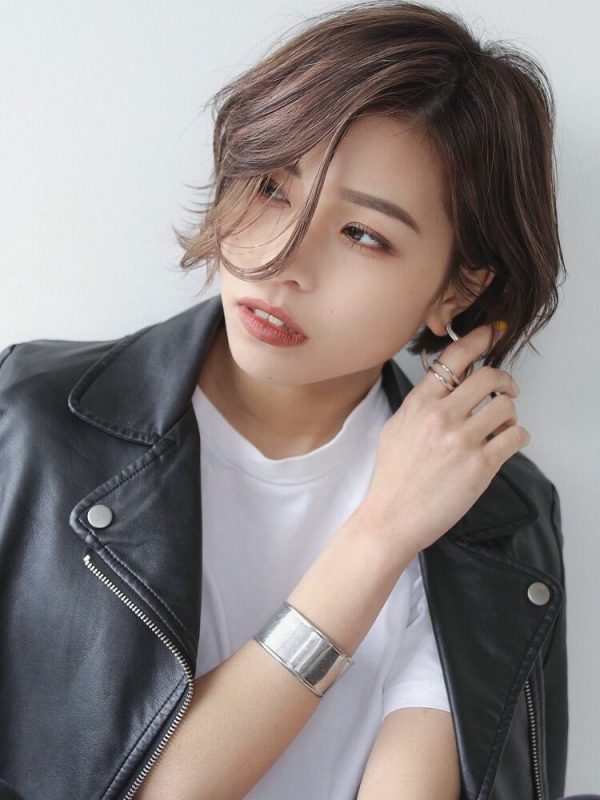 ハンサムショート ハイライトのヘアスタイル15選 大人女性におすすめしたい髪色 モデルプレス
