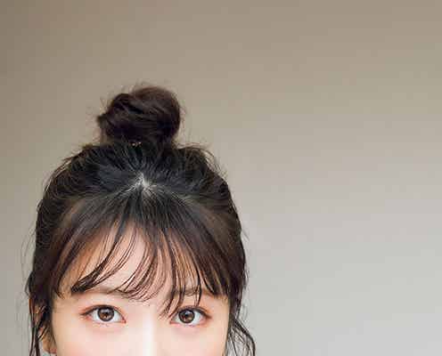 浜辺美波、タートルニットに顔埋め&上目遣い 最高純度の“可愛い”が満載