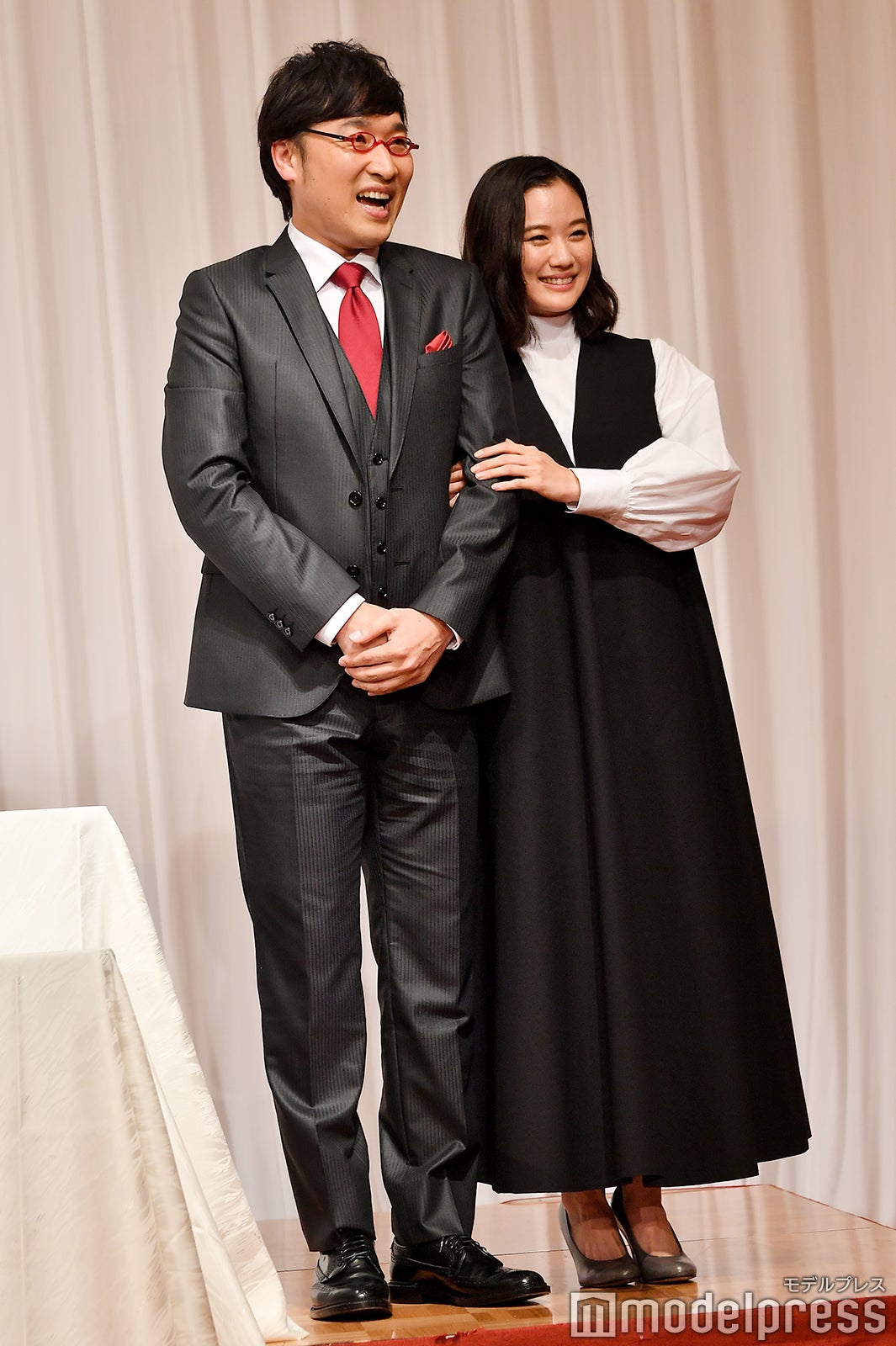 山里亮太＆蒼井優（C）モデルプレス