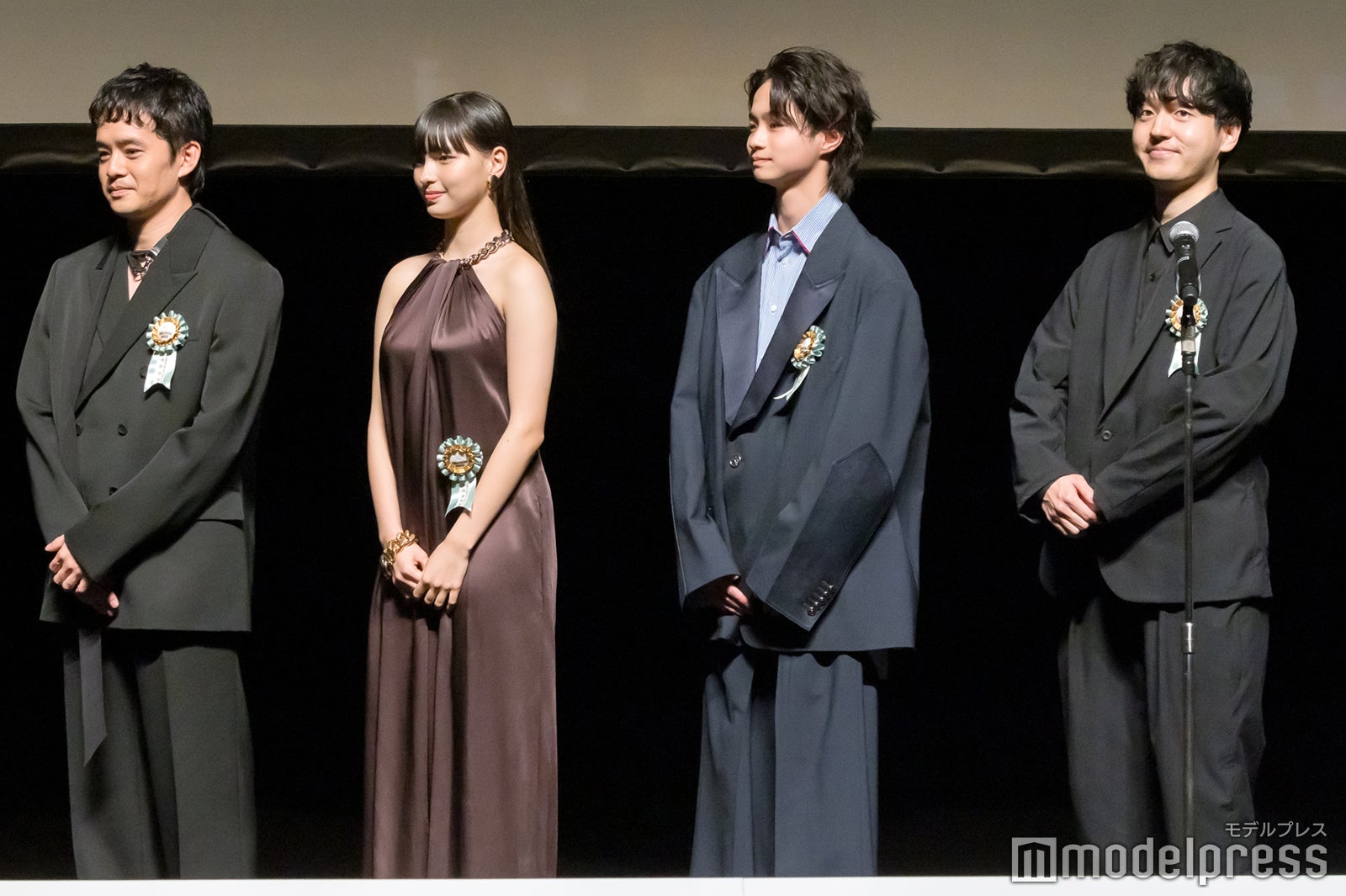 池松壮亮、中西希亜良、越山敬達、奥山大史監督（C）モデルプレス