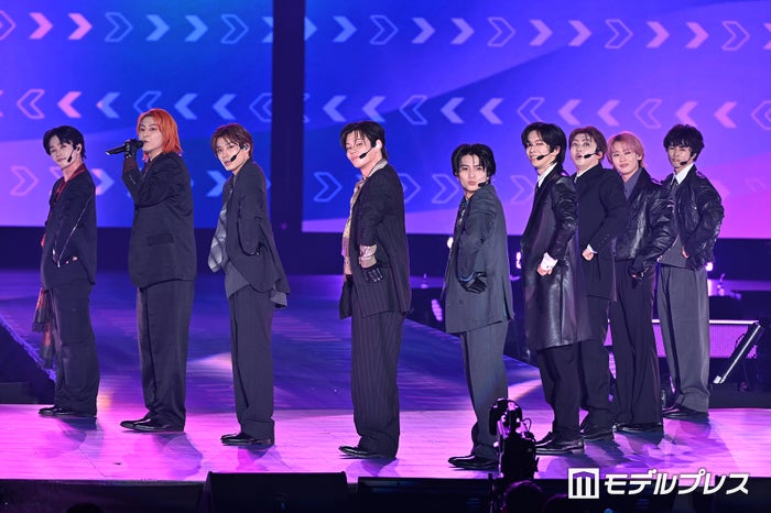 超特急、ブラック統一コーデで堂々5曲披露 タカシの“全力変顔”に会場沸く【ガルアワ2026SS】