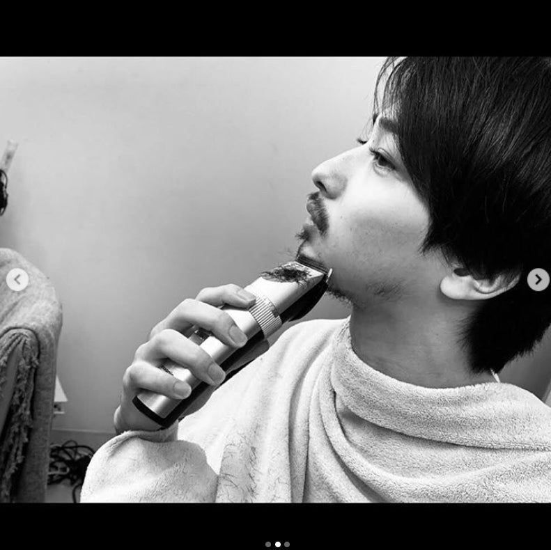 横浜流星、レアな“髭剃りショット”に「色気すごい」「国宝級の横顔」の声