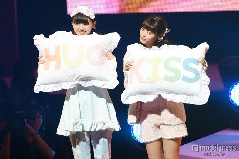 「Seventeen」江野沢愛美＆古畑星夏、キュートな部屋着で“ハグ”“キス”おねだり