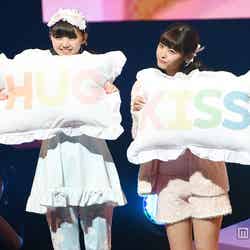 「Seventeen」江野沢愛美（左）＆古畑星夏（右）、キュートな部屋着で“ハグ”“キス”おねだり