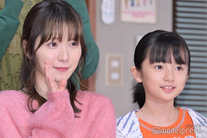松岡茉優、白山乃愛(C)モデルプレス