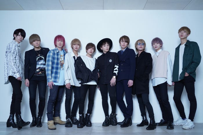 「AXEL by ACQUA」キャスト/(左から)瑛士、玲亜、桃瀬飛鳥、瑠姫、青空なつき、水樹礼斗、NAO、天羽月、ぎんまる、きーた/提供画像