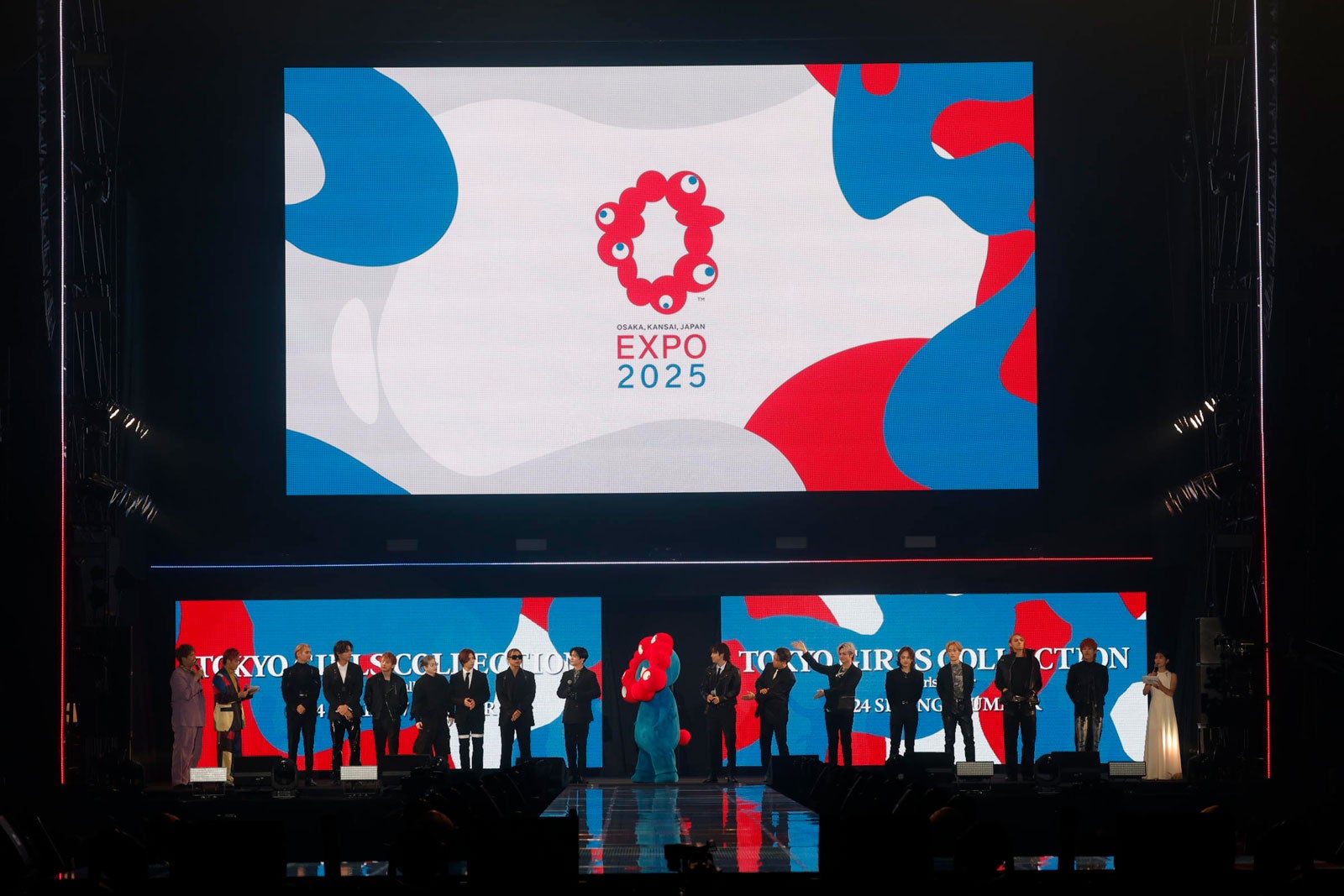 （左から）鈴木昂秀、武知海青、浦川翔平、山本彰吾、神谷健太、LIKIYA、川村壱馬、ミャクミャク、RIKU、陣、与那嶺瑠唯、岩谷翔吾、藤原樹、龍、後藤拓磨／THE RAMPAGE（C）マイナビ TGC 2024 S／S