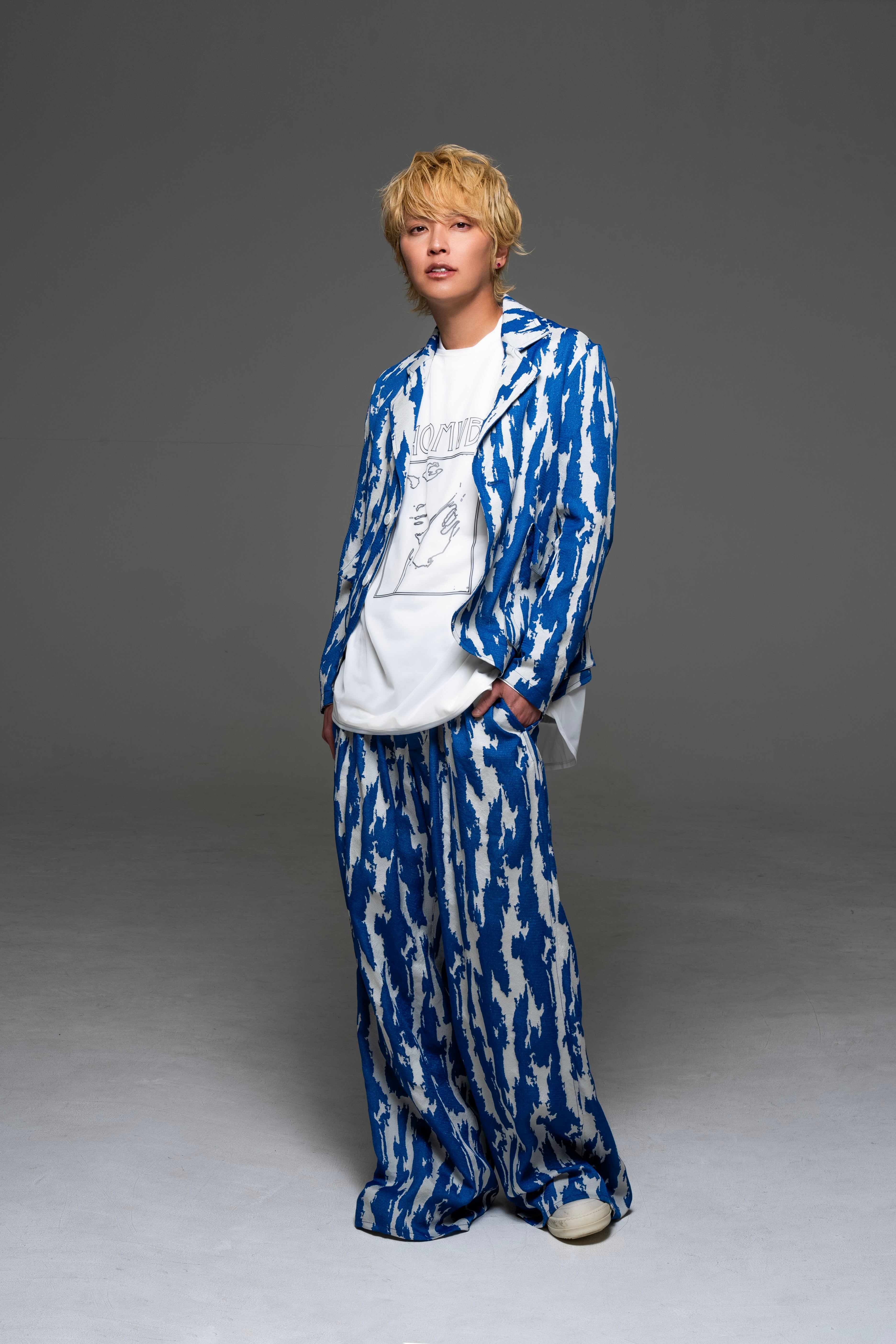 手越祐也、自身初のベストアルバム＆全国ソロツアー開催をサプライズ発表 新ビジュアルも公開