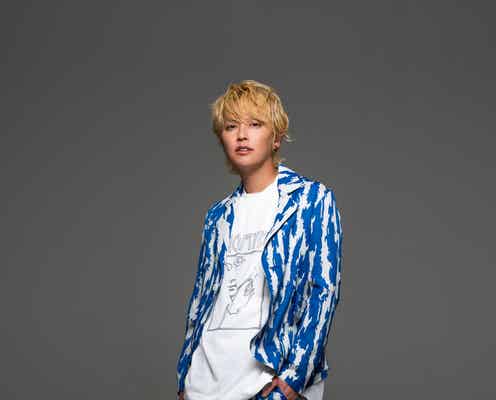 手越祐也、自身初のベストアルバム&全国ソロツアー開催をサプライズ発表 新ビジュアルも公開