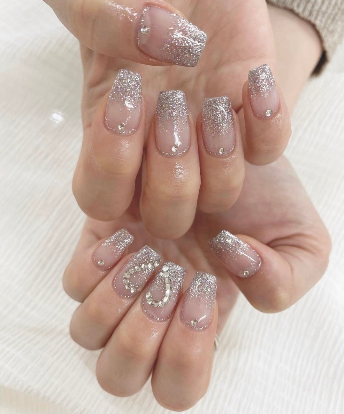 流行のワンホンネイルでハートに！人気ネイルデザイン特集【プレゼント企画あり】