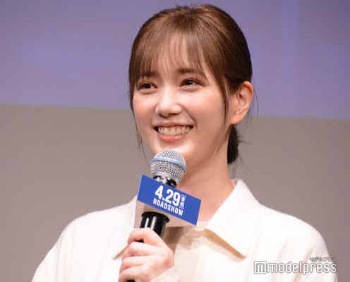 本田翼「君の花になる」8LOOMのライブ参戦 木南晴夏&志田彩良が持っているうちわのメンバーは?