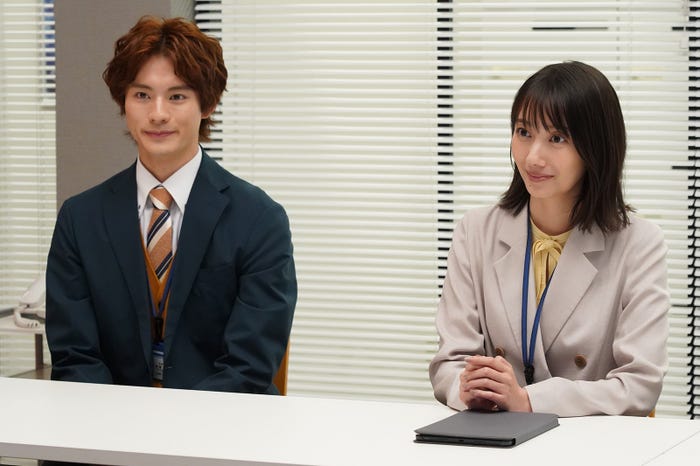 前田拳太郎、波瑠/「わたしのお嫁くん」第5話より(C)フジテレビ