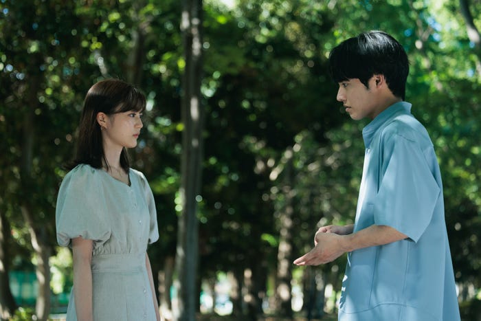 生田絵梨花、赤楚衛二「こっち向いてよ向井くん」第6話より(C)日本テレビ