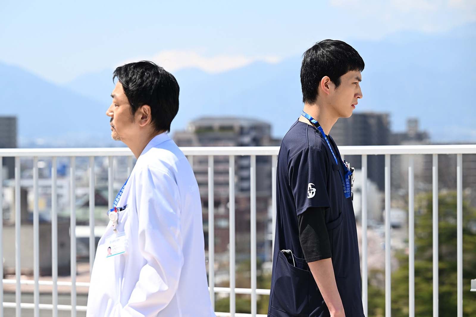 大森南朋、杉野遥亮「マウンテンドクター」第1話より（C）カンテレ