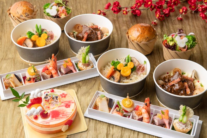 ディズニーアンバサダーホテル「エンパイア・グリル」イヤーエンド&ニューイヤーディナーセット18,000円(2名分)(C)Disney