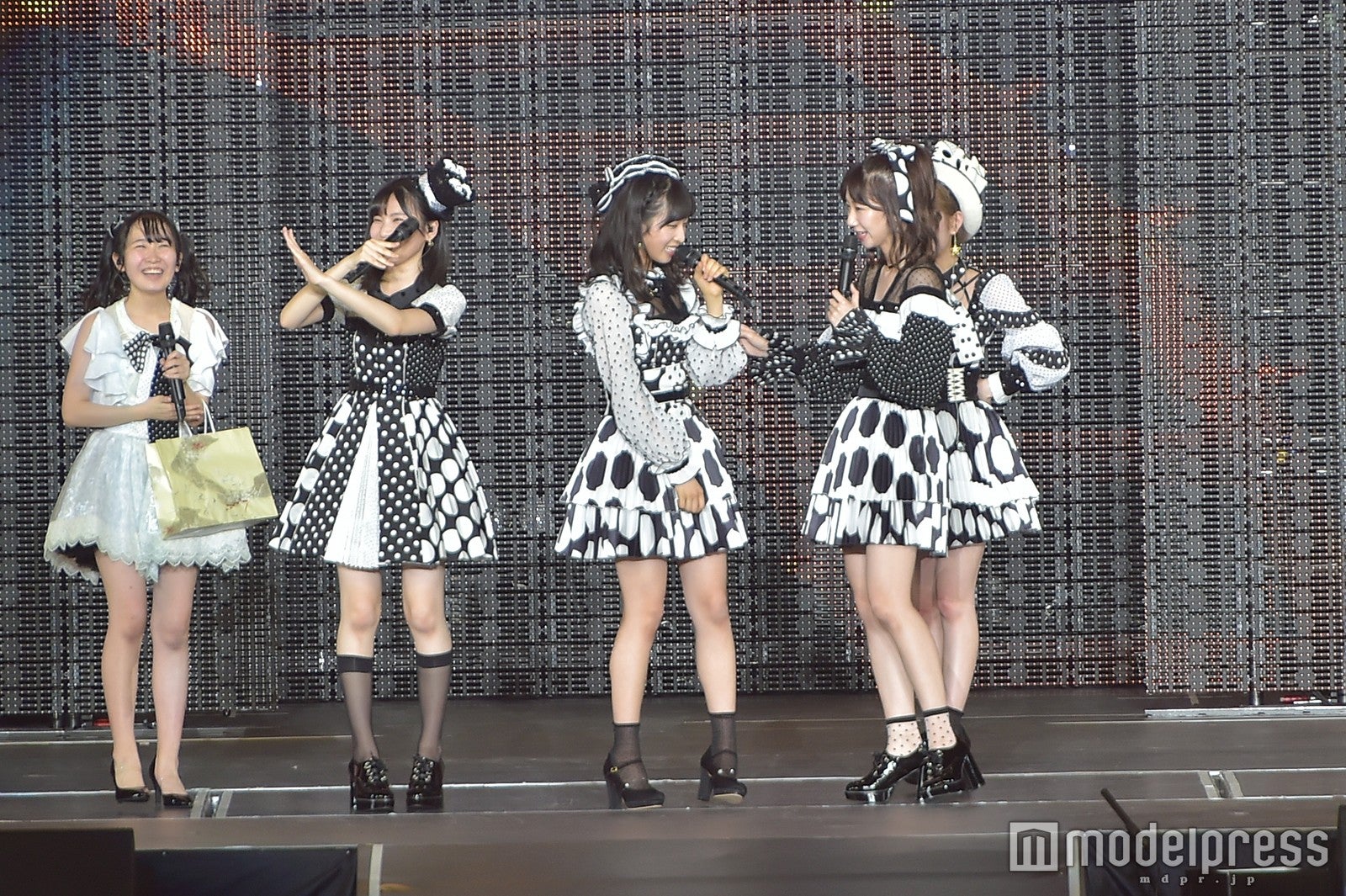 「私年齢を自己紹介で言ったことは一度もないから」とツッコミ／「AKB48単独コンサート～ジャーバージャって何？～」夜公演 （C）モデルプレス