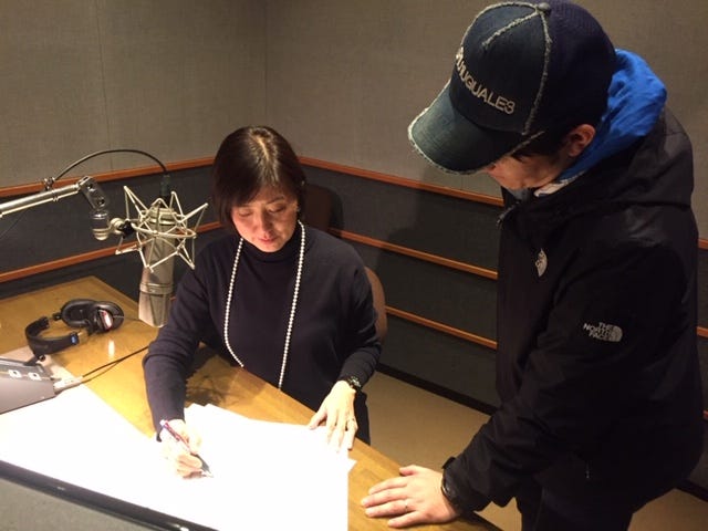 ナレーションは、大好きな仕事。久しぶりのディレクターさんと再会。2時間たっぷり、声出しました。野太い声を求められ、四苦八苦…(笑)どころか、普段とは違うリクエストにワクワク。(提供写真)