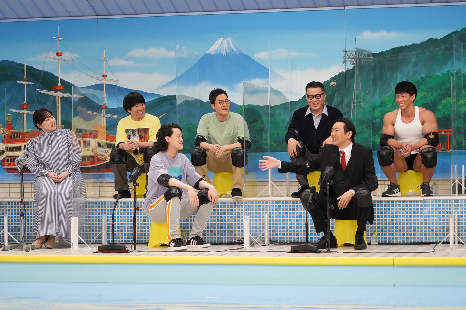 「箱根ソープウェイ選手権」（左から）丸山礼、秋山寛貴、粗品、菊田竜大、長谷川忍、田中卓志、横川尚隆（C）フジテレビ