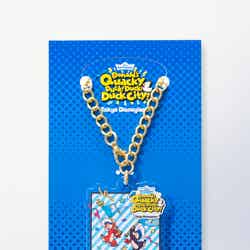 「エンパイア・グリル」(カリフォルニア料理) ディズニー・パルパルーザ “ドナルドのクワッキー・ダック!ダック!ダックシティ!” エンパイア・グリル・ランチ オリジナルチャーム (C)Disney