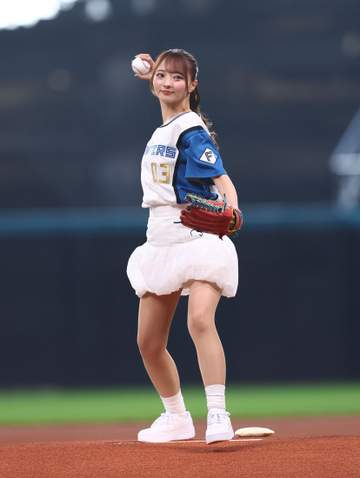 「こんなかわいいんや！」エスコン降臨の人気美女ユニットに騒然 「びっくり」「青春です」「歴史的瞬間」