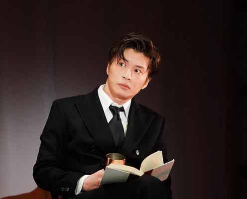 田中圭、主演舞台開幕「陽気な幽霊」初日レポート&写真公開