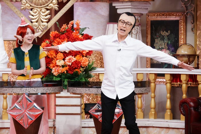 (左から)佐藤真知子アナウンサー、矢部浩之(C)日本テレビ