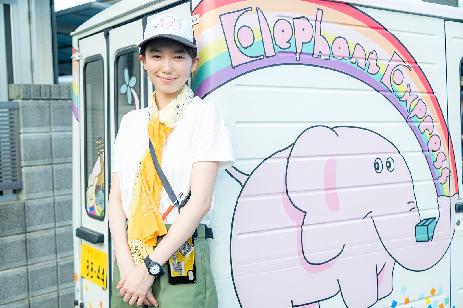 飯豊まりえ、不思議な配達員役でドラマ主演決定＜そのご縁、お届けします＞